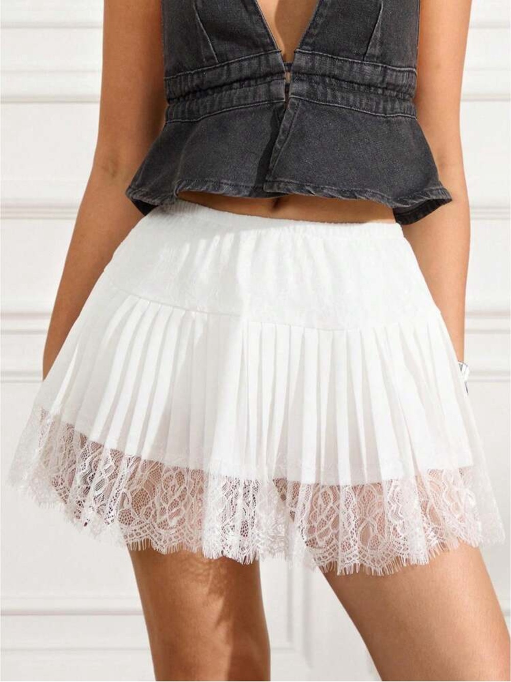 SHEIN White Pleated Lace Trim Mini Skort Size Small